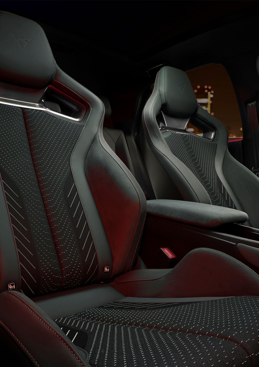 Sièges baquets CUP de la CUPRA Born VZ en Enceladus Grey