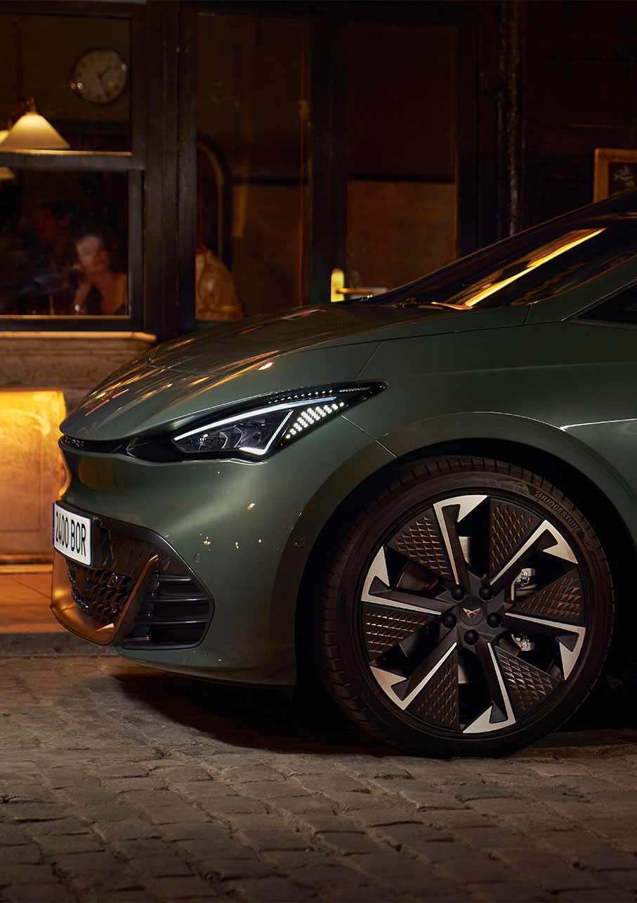 Pneus et jantes en alliage Thunderstorm de la CUPRA Born VZ