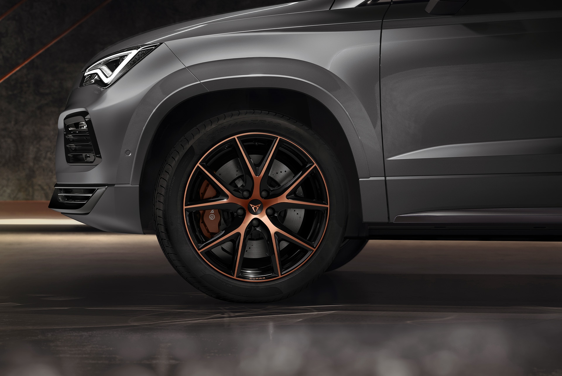 Mettete alla prova la vostra auto con i cerchi in lega leggera «Exclusive R» fresati da 19″ in Sport Black e Copper. 