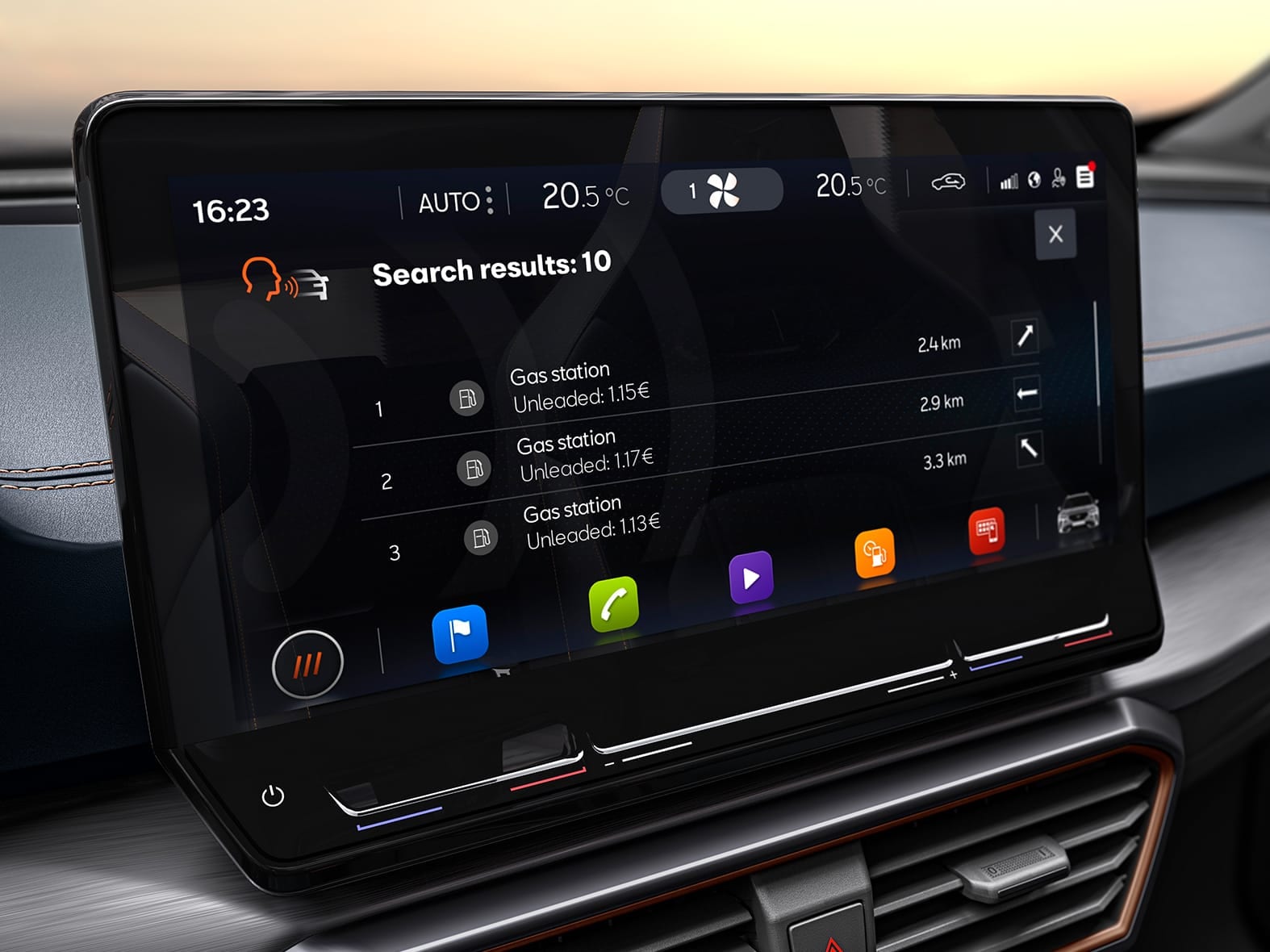 cupra connect sprachgesteuertes infotainmentsystem zum auffinden der nächsten tankstelle mit preisinfos