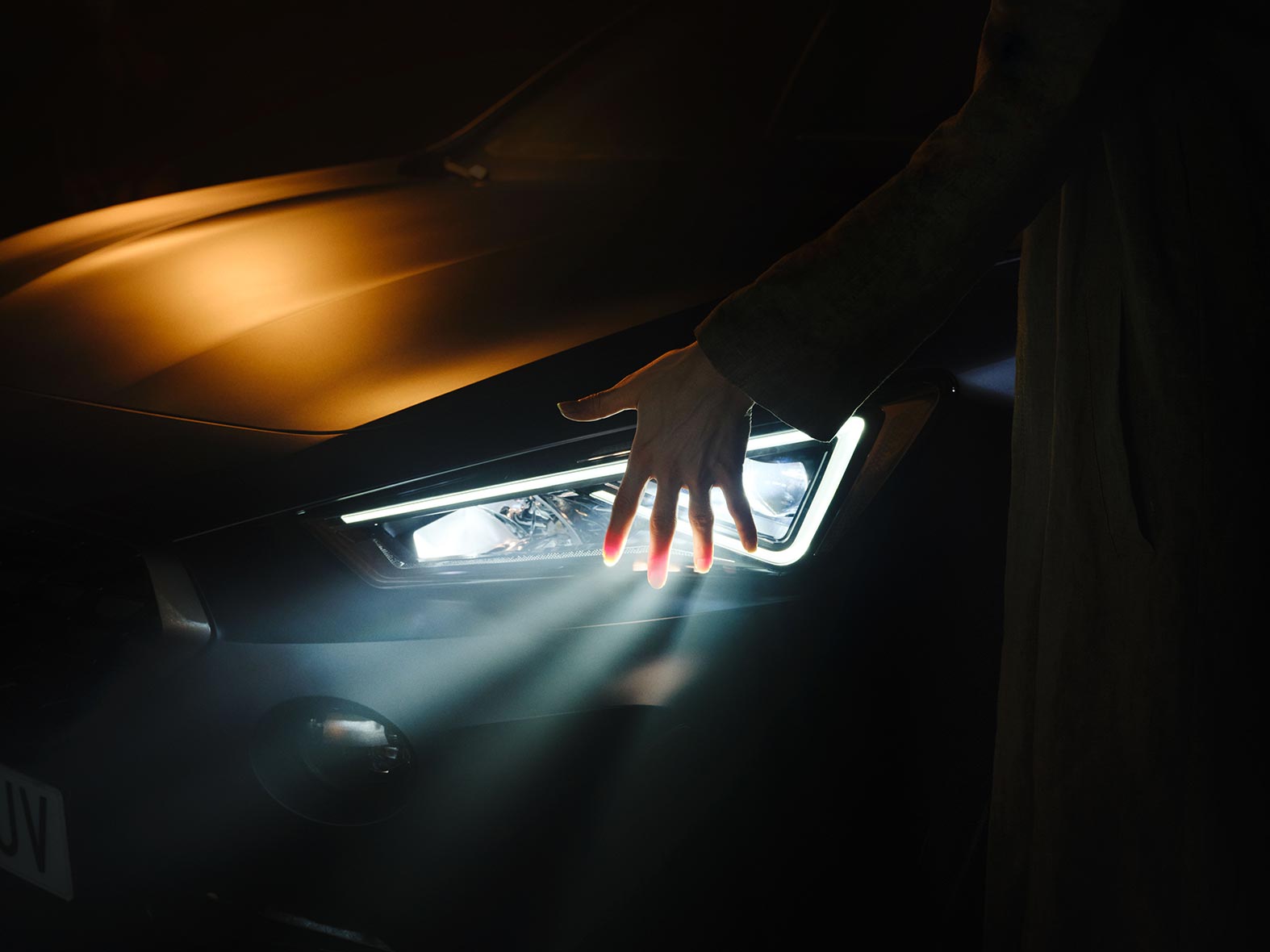 neuer cupra formentor kompakt-suv mit led-schweinwerfern 