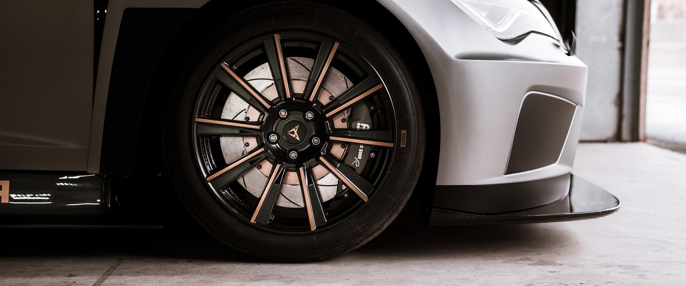 CUPRA TCR exclusive tyres