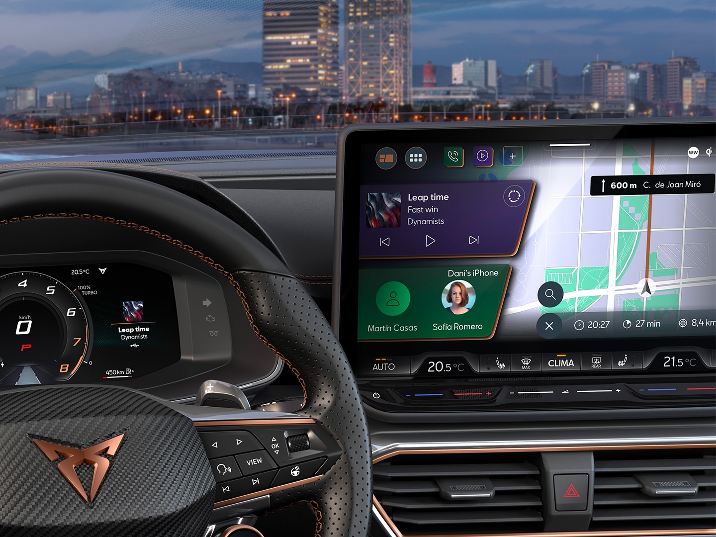 Nahaufnahme des CUPRA Formentor 2025 mit dynamischem Display, Kupfer-Logo, Geschwindigkeitsregelanlage mit Distanzkontrolle (Adaptive Cruise Control, ACC), Pre-Crash- und Spurhalte-Assistent. Inklusive intelligentem Parkassistenten, Müdigkeitserkennung, Geschwindigkeitsbegrenzung und Top-View-Kamera.   