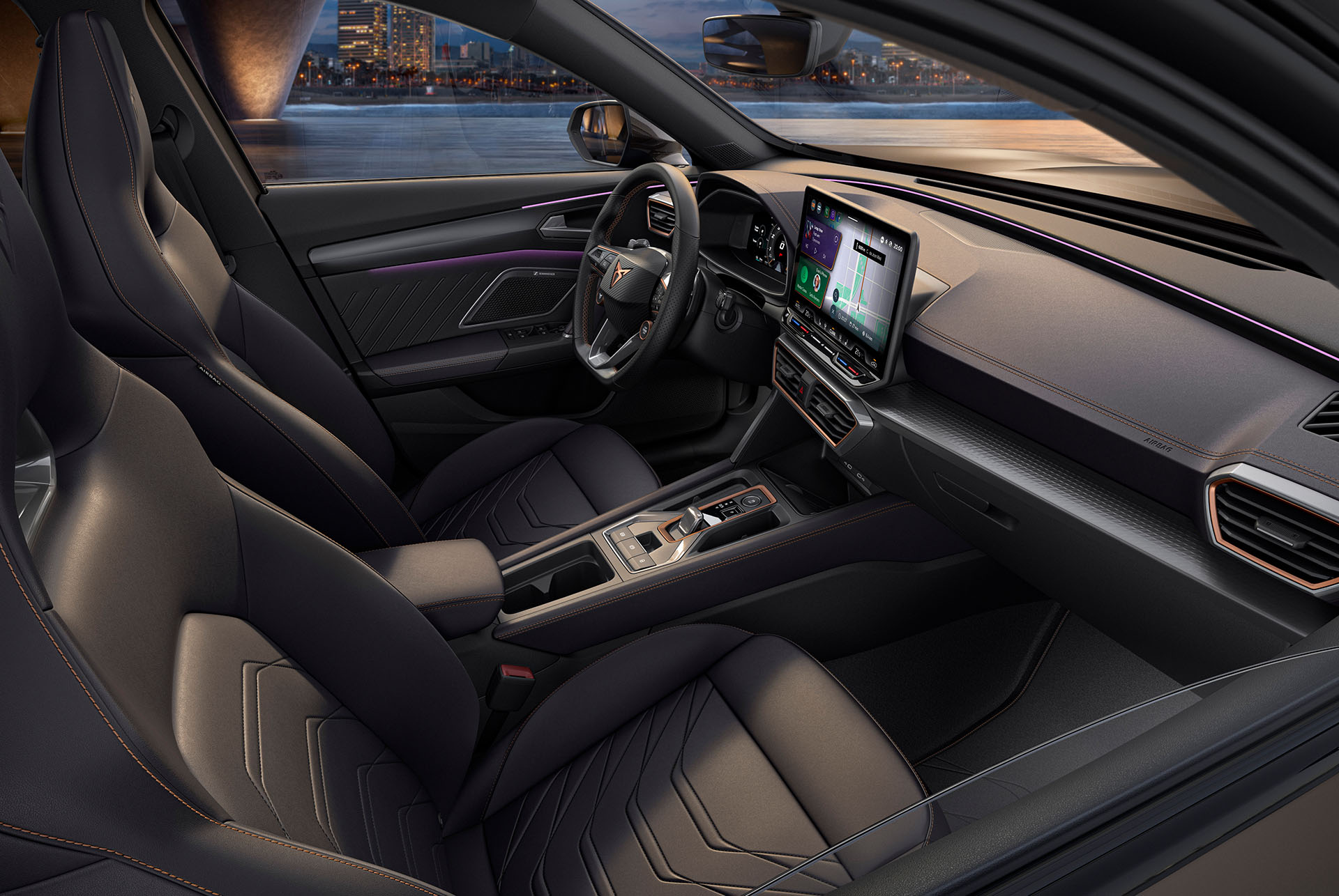 Innenansicht eines neuen CUPRA Formentor 2024 mit modernem Innendesign, Mittelkonsole, sportlichen Sitzen, Dekornähten, Multifunktionslenkrad, grossen Infotainment-Bildschirmen und einem eleganten Armaturenbrett-Design.