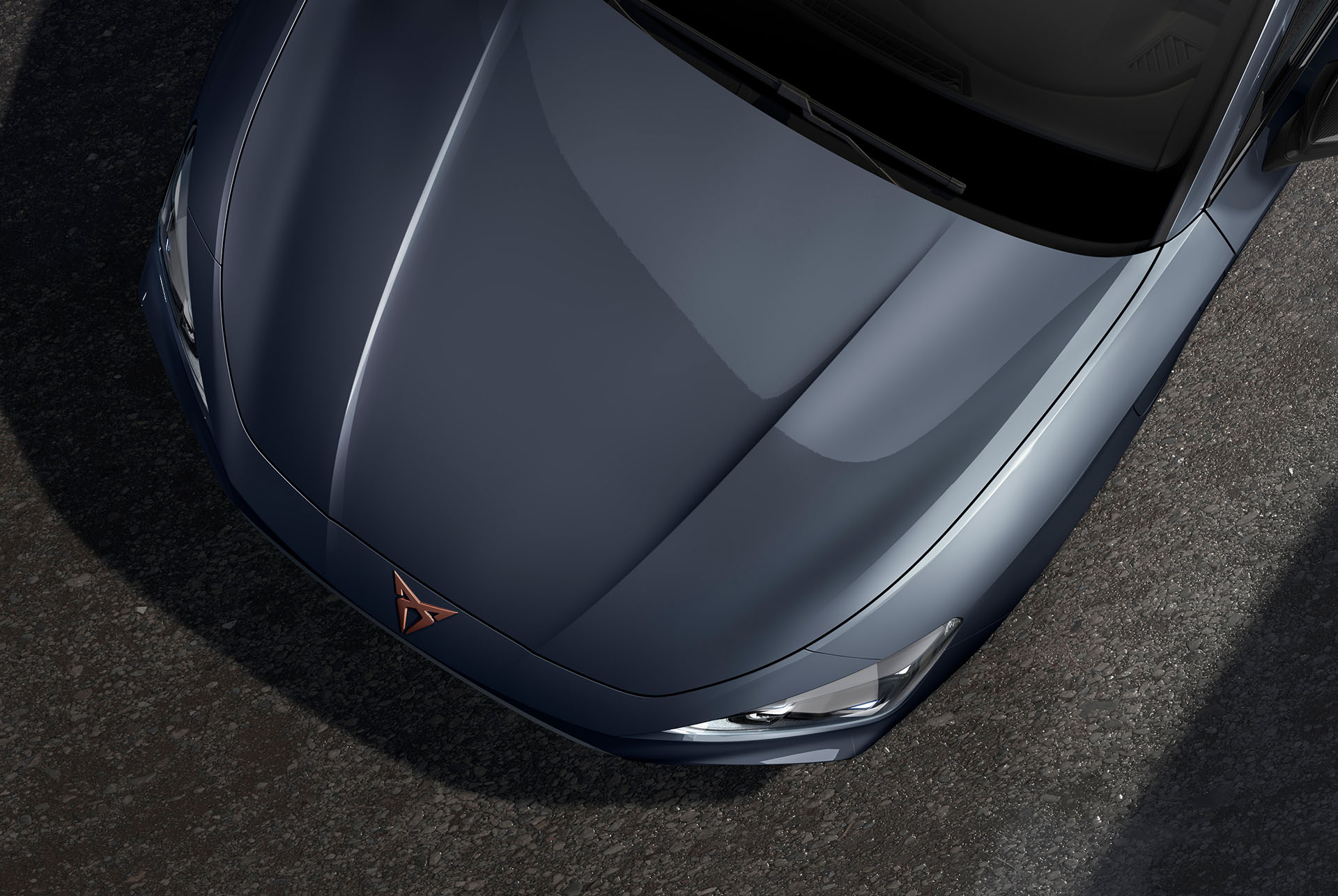 Draufsicht auf die Motorhaube des neuen CUPRA Leon 2024 in Magnetic Tech