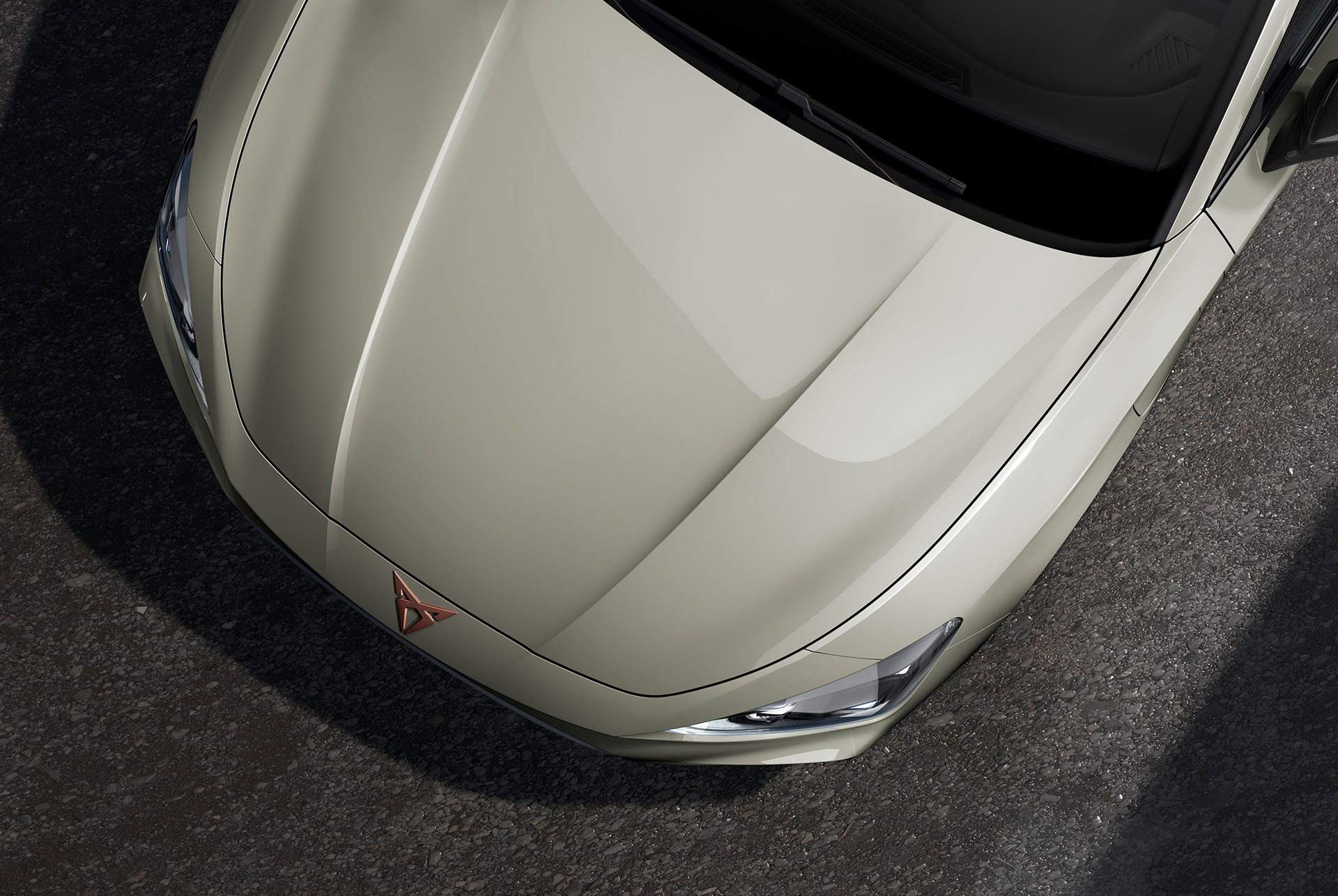 Draufsicht auf die Motorhaube des neuen CUPRA Leon 2024 in Taiga Grey
