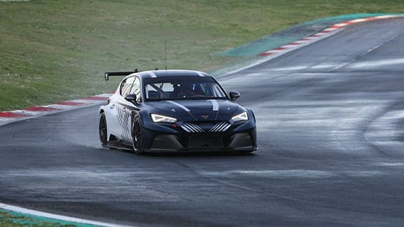 CUPRA e-Racer hinterer Stossfänger