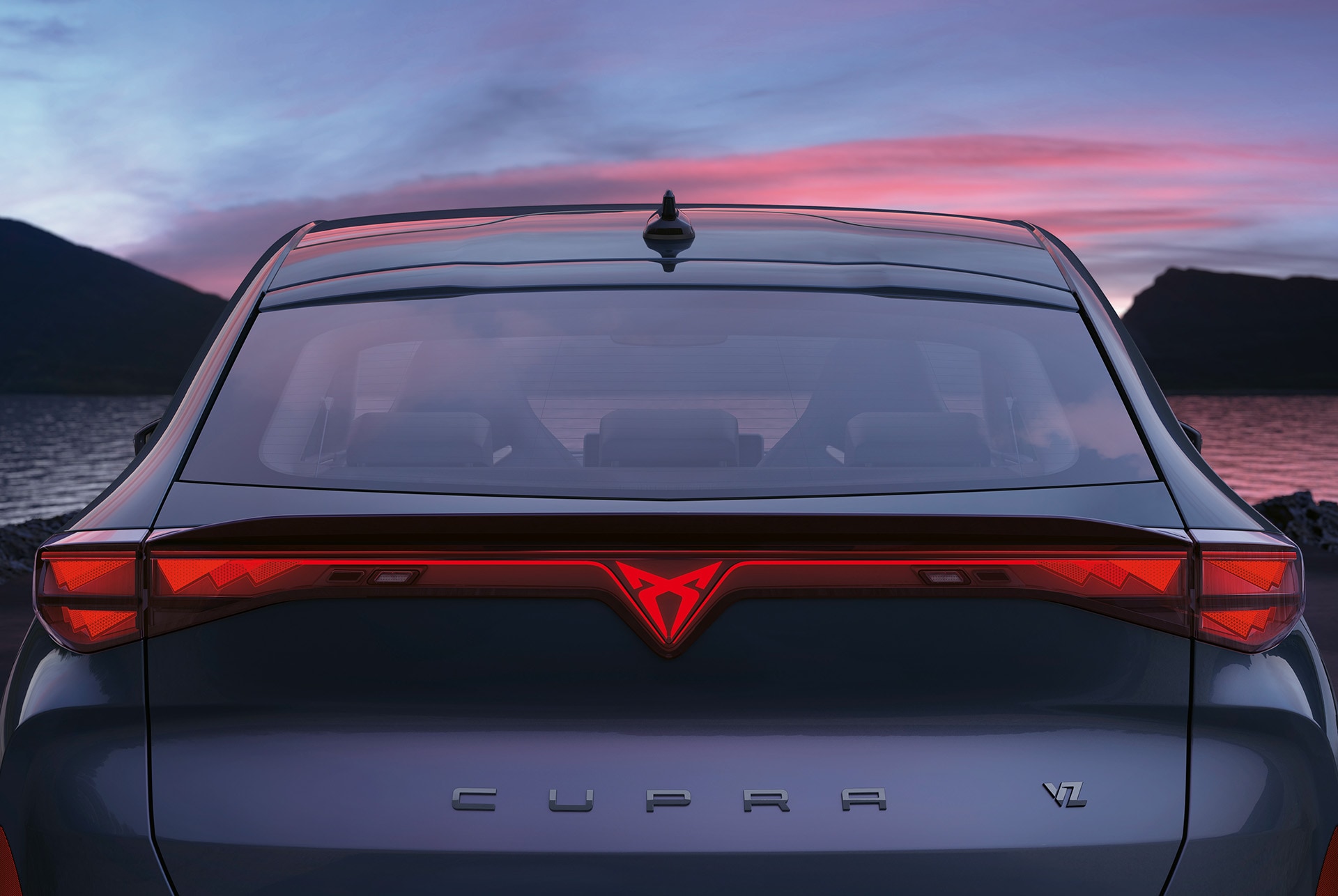 Rückleuchten des 2024 CUPRA Tavascan, Coast-to-Coast-Beleuchtung  