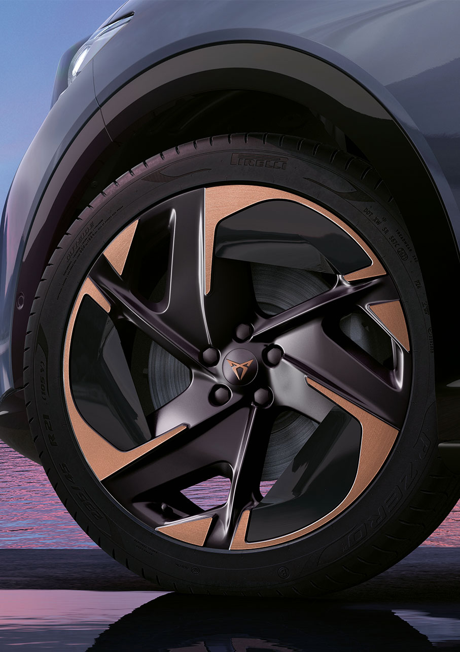 cerchio aero da 21” in nero satinato con accenti in rame per cupra tavascan 2024 