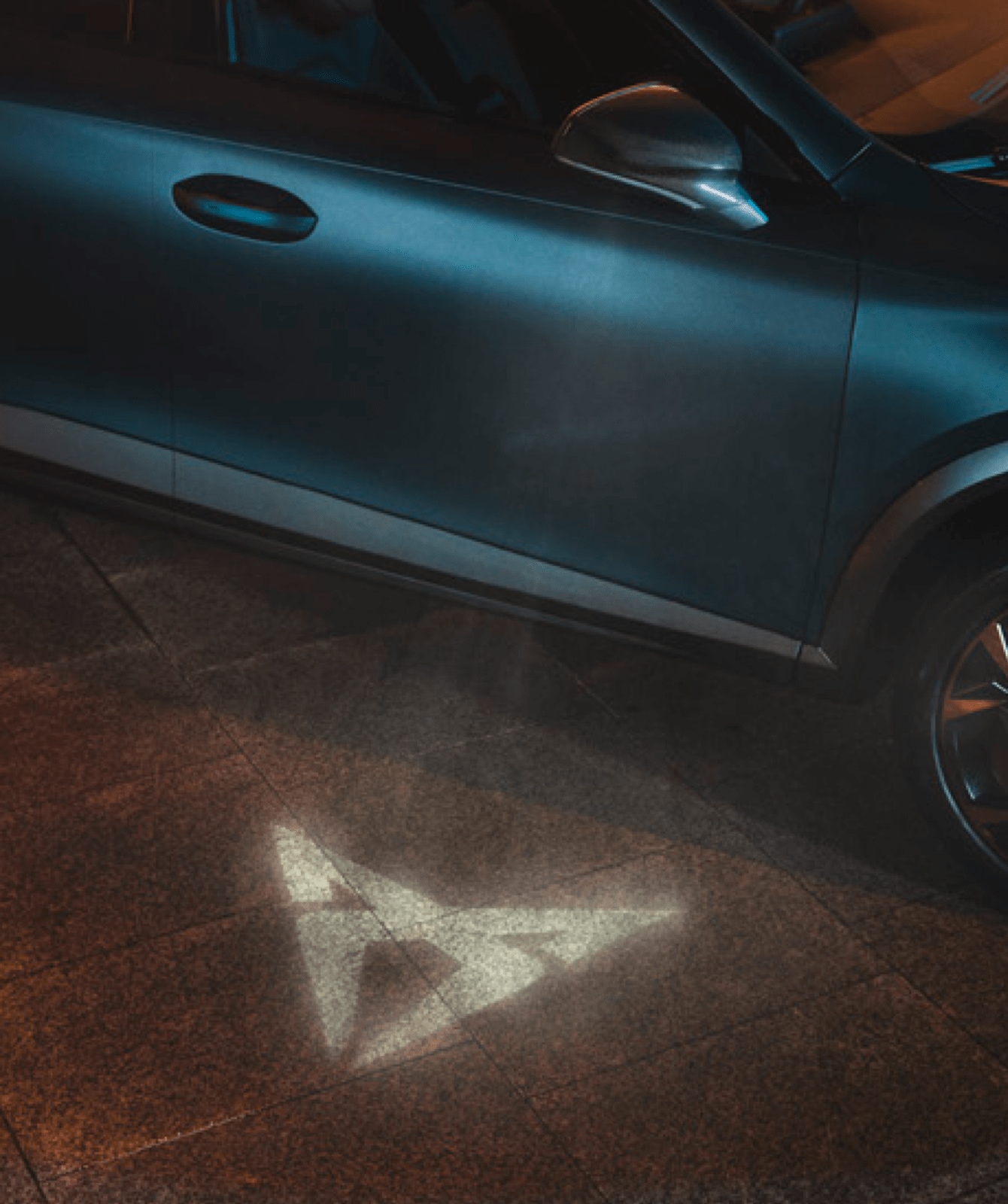 Couple%20using%20CUPRA%20CHARGER
